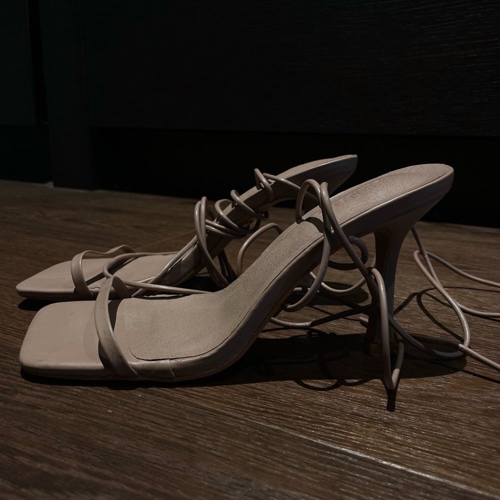 LIKE NEW Meshki Shoes